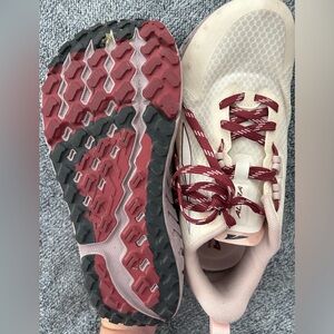 Women’s size 8 Altra Outroad shoe